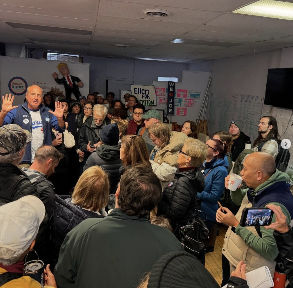 A standing-room-only canvass launch